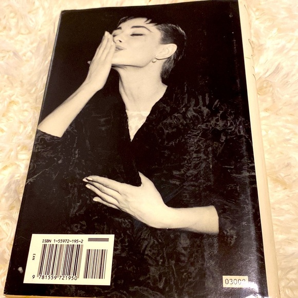 AUDREY HEPBURN  - AN INTIMATE PORTRAIT by DIANA MAYCHICK - Picture 3 of 5